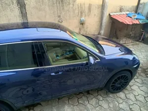 Porsche Cayenne Tiptronic 2012 Blue