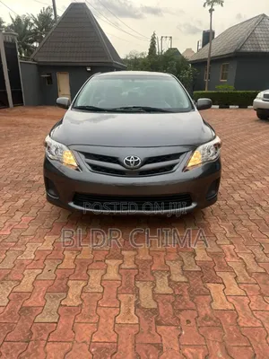 Toyota Corolla LE 4dr Sedan (1.8L 4cyl 4A) 2012 Gray