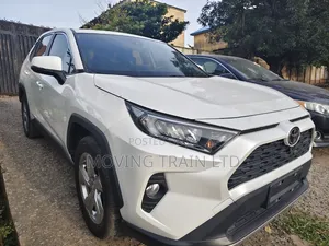 Toyota RAV4 XLE Premium 2022 Off white