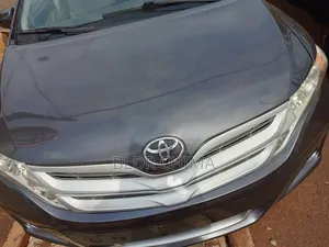 Toyota Venza XLE 4dr Wagon AWD (2.7L 4cyl 6A) 2015 Gray