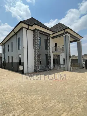 Furnished 5bdrm Duplex in Seaman, FHA for sale