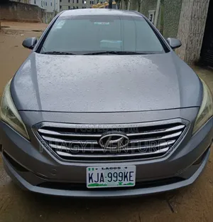 Hyundai Sonata SE 4dr Sedan (2.4L 4cyl 6A) 2015 Gray