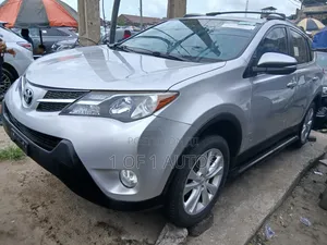 Toyota RAV4 Limited 4dr SUV AWD (2.5L 4cyl 6A) 2014 Silver