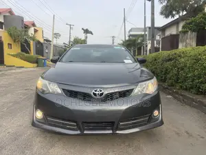 Toyota Camry SE V6 4dr Sedan (3.5L 6cyl 6A) 2013 Gray