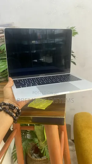 Laptop Apple MacBook Pro 2017 8GB Intel Core i5 SSD 256GB