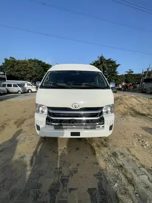 Toyota HiAce 2017 White