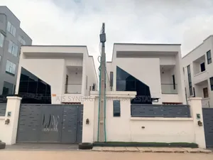 5bdrm Duplex in Chevron for sale