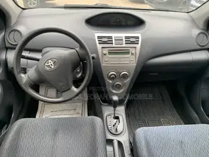 Toyota Yaris 1.5 Liftback Automatic 2009 Red
