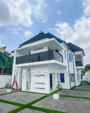 4bdrm Duplex in Oluyole Estate for sale