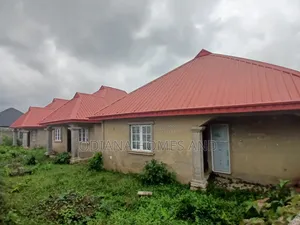 6bdrm Bungalow in Awoton - Apete, Ibadan for sale