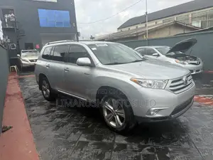 Toyota Highlander Limited 2011 Gray