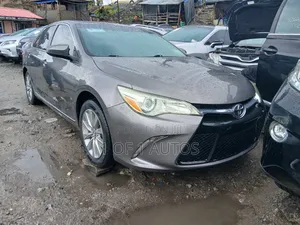 Toyota Camry XLE 4dr Sedan (3.5L 6cyl 6A) 2017 Gray