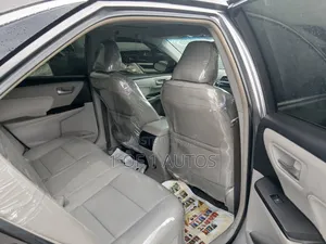 Toyota Camry XLE 4dr Sedan (3.5L 6cyl 6A) 2017 Gray