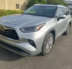 Toyota Highlander Platinum AWD 2024 Blue