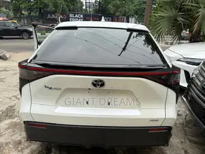 Toyota bZ4X 71.4 kWh AWD 2023 White