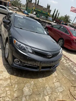 Toyota Camry SE 4dr Sedan (2.5L 4cyl 6A) 2014 Gray