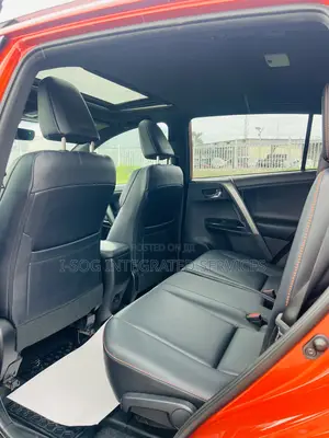 Toyota RAV4 SE AWD (2.5L 4cyl 6A) 2016 Orange