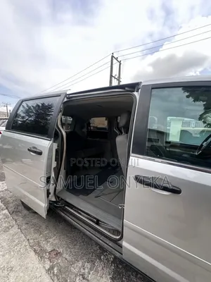 Volkswagen Routan SE 2011 Silver