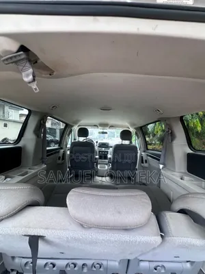 Volkswagen Routan SE 2011 Silver