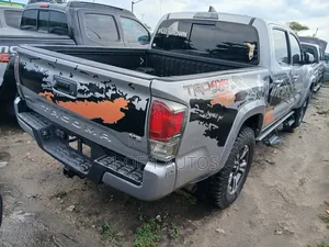 Toyota Tacoma TRD Sport 2018 Silver