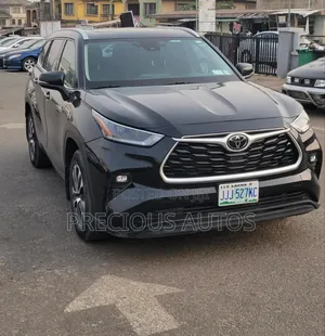 Toyota Highlander 2022 Black