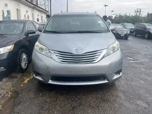 Toyota Sienna 2015 Gray