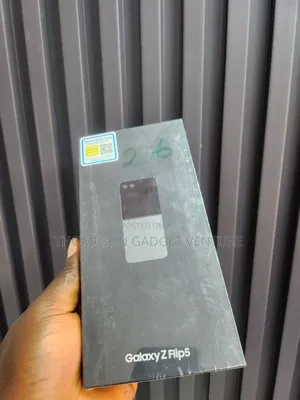 New Samsung Galaxy Z Flip5 256 GB Green