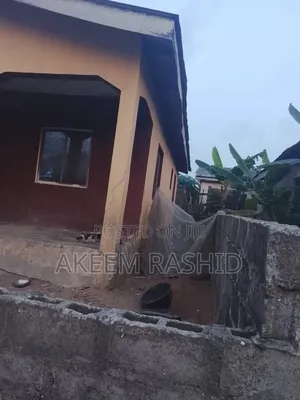 Furnished Mini Flat in Poultry Road, Oko Afo for sale