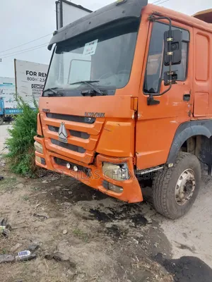 10 Tyres Howo Tipper Truck
