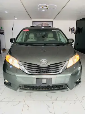 Toyota Sienna 2013 Green