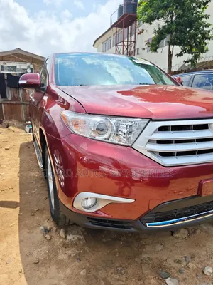 Toyota Highlander SE 2011