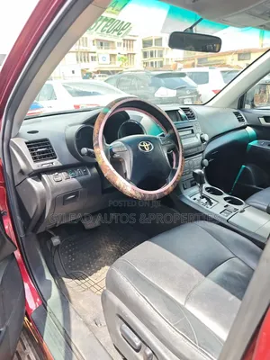 Toyota Highlander SE 2011