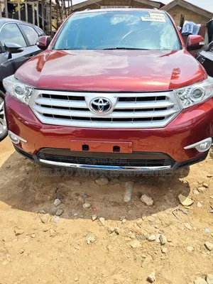 Toyota Highlander SE 2011