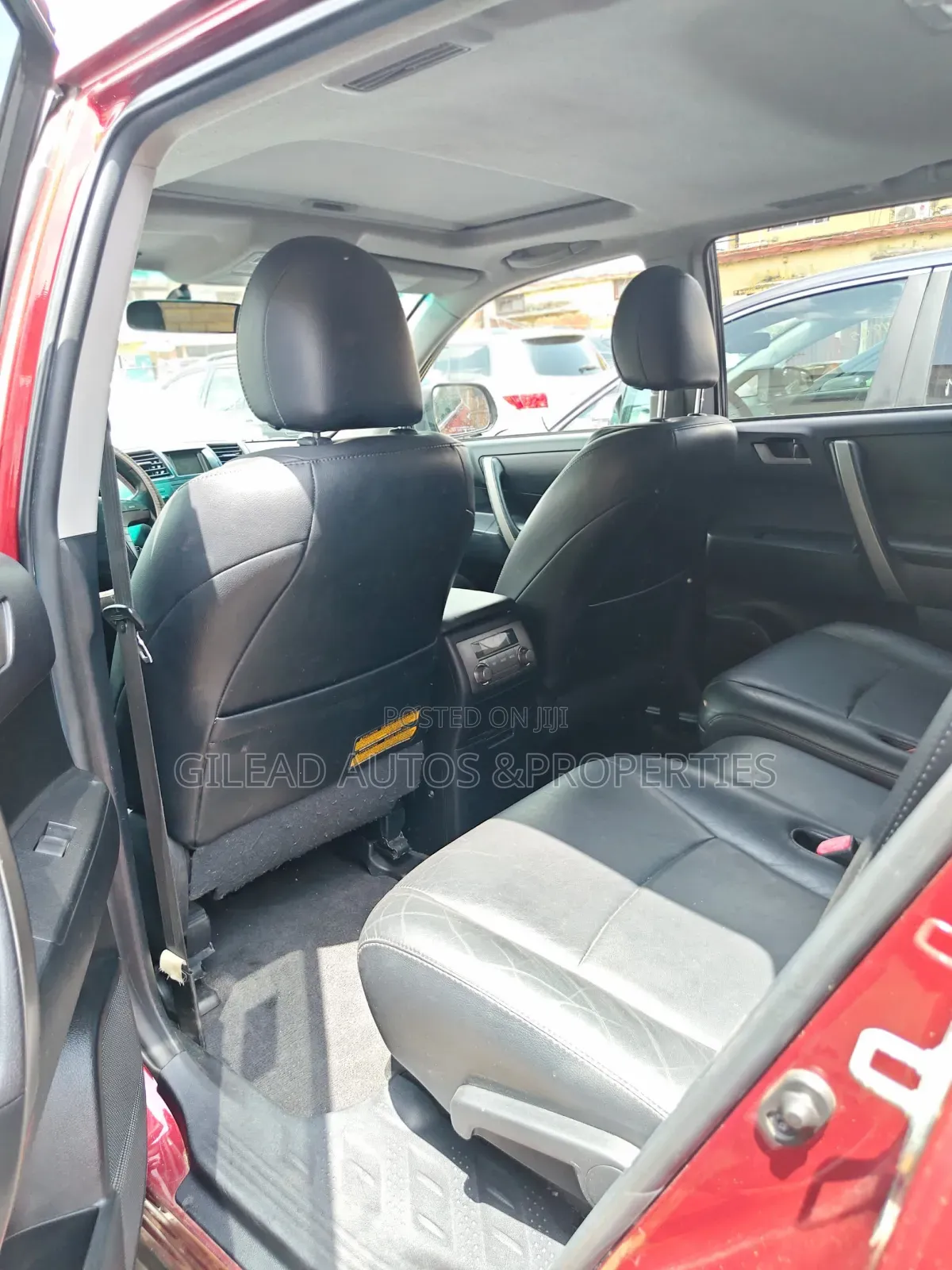 Toyota Highlander SE 2011