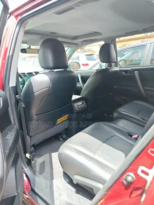 Toyota Highlander SE 2011
