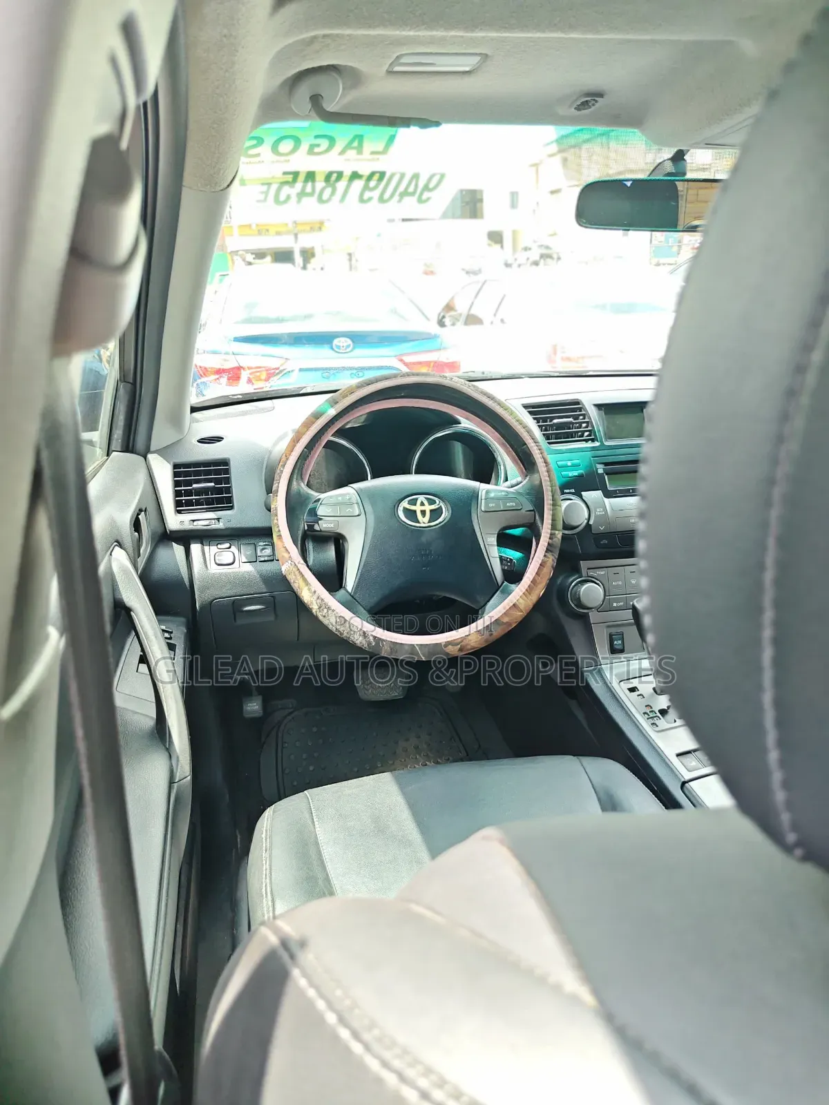 Toyota Highlander SE 2011