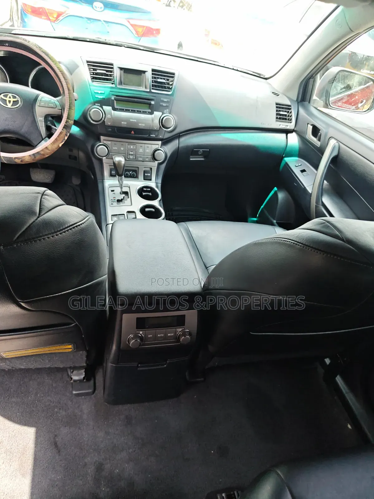 Toyota Highlander SE 2011