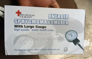 Aneroid
Sphygmomanometer
With Large Gauge