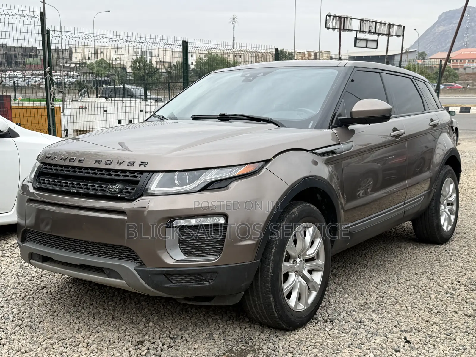 Land Rover Range Rover Evoque HSE Dynamic 4x4 (2.0 4cyl 9A) 2016 Gold