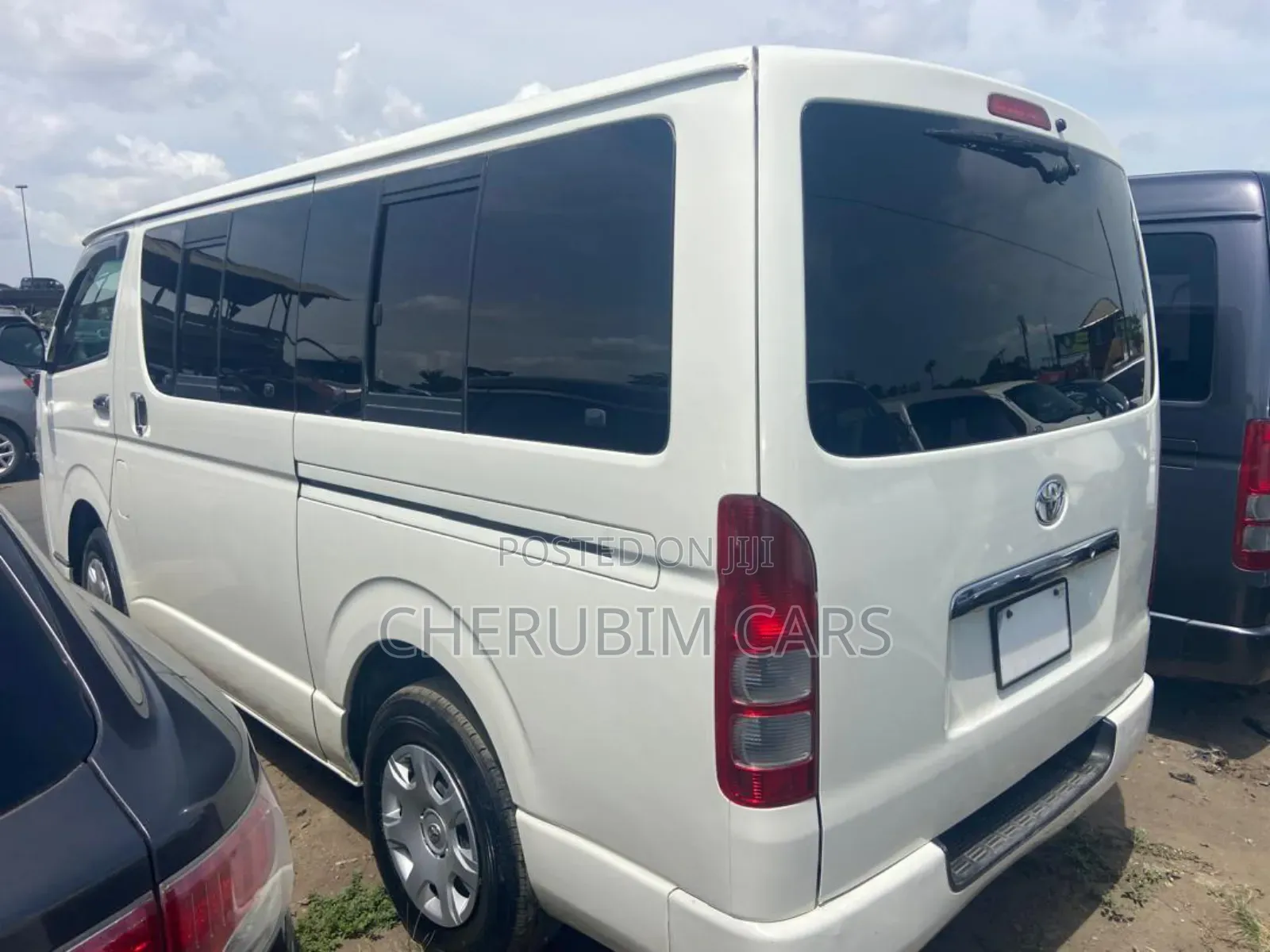 Toyota HiAce 2011 White