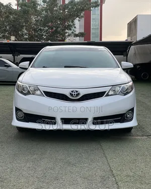 Toyota Camry SE 4dr Sedan (2.5L 4cyl 6A) 2013 White