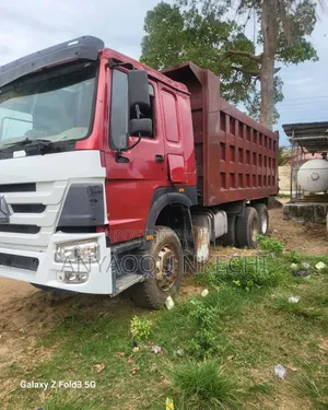 Sinotruk Howo 2013 Red