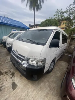 Toyota HiAce 2015 White