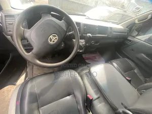 Toyota HiAce 2015 White