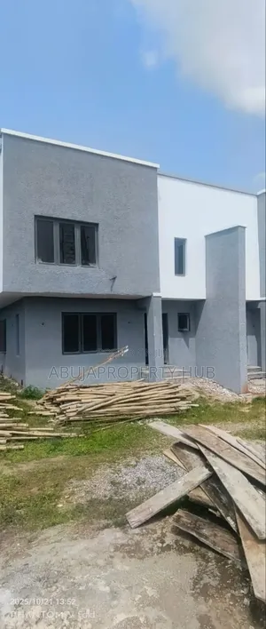 3bdrm Duplex in Clinical Estate, FHA for sale