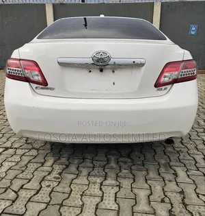 Toyota Camry XLE 4dr Sedan (2.5L 4cyl 6AM) 2010 White
