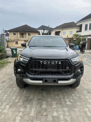 Toyota Hilux 2024 Black