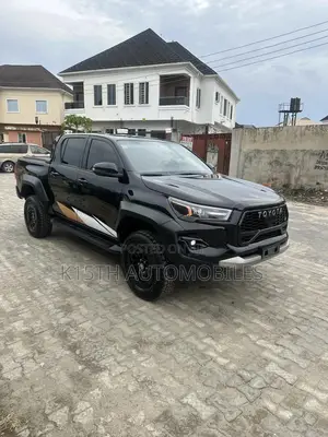 Toyota Hilux 2024 Black