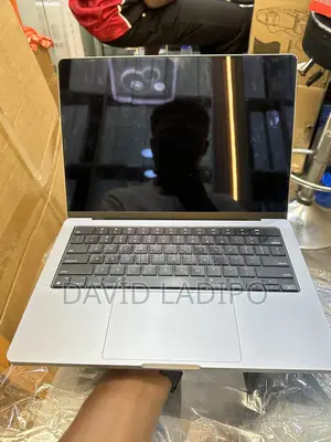 Laptop Apple MacBook Pro 2021 M1 16GB Apple M1 Pro SSD 512GB