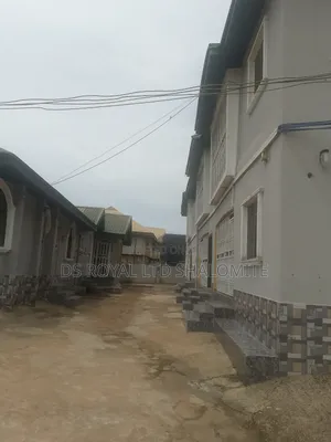 3bdrm Block of Flats in Benin City for sale